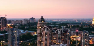 У Києві +66% квартир в оренду, на заході — дефіцит: українці готуються до зими Житлові будинки Києва на тлі зростання пропозиції квартир в оренду