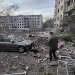 У Кременчуці після вибуху зруйновано частину двору багатоповерхівки