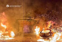 У Дніпрі масштабна пожежа після російської атаки: людей рятують із будинків Пожежа в житловому районі Дніпра після російської атаки 2 жовтня