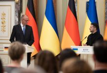 Zelenskyy issued a warning to Russia following the strikes on bridges and data centres Volodymyr Zelenskyy and Friedrich Merz during a joint press conference in Kyiv
