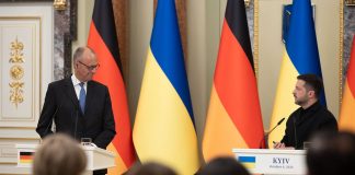 Зеленський попередив Росію після ударів по мостах і дата-центрах Володимир Зеленський і Фрідріх Мерц під час спільного спілкування з журналістами у Києві