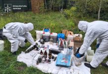 Понад 20 кг наркотиків щомісяця: в Україні накрили дві лабораторії Правоохоронці досліджують вилучене обладнання та речовини після викриття нарколабораторій