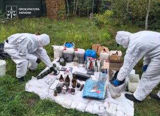 Понад 20 кг наркотиків щомісяця: в Україні накрили дві лабораторії Правоохоронці досліджують вилучене обладнання та речовини після викриття нарколабораторій