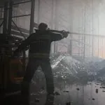 Удар по складах на Київщині: троє постраждалих, під завалами шукають жінку