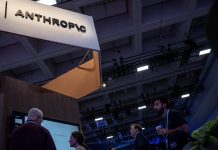 ШІ Anthropic подав 20 заявок на візи США без дозволу