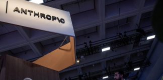 ШІ Anthropic без дозволу подавав заявки на візи США і писав поліції ШІ Anthropic подав 20 заявок на візи США без дозволу