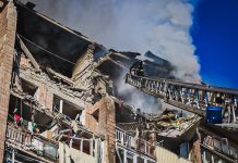 Strike on a high-rise block in Kharkiv: 11 injured, including a child Наслідки удару по багатоповерхівці в Харкові
