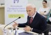 Терехов закликав не посилювати податковий тиск і не заморожувати соцвиплати Ігор Терехов виступає за столом із мікрофоном