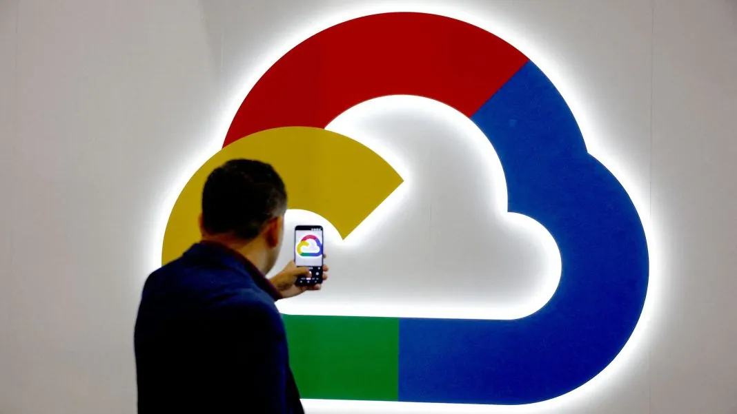 Банки та сервіси Британії зупинилися через збій Google Cloud Збій Google Cloud зупинив банки у Британії: причини