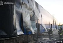 Russia has struck a commercial building in Zaporizhzhia: footage of the damage Rescue workers near a commercial building in Zaporizhzhia damaged by a Russian strike on 25 October 2026.