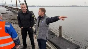 Фото пошкодженого Південного мосту