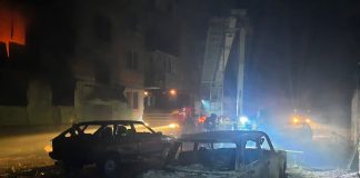 Понад 40 ударів за ніч: на Дніпропетровщині горіли будинки й автомобілі Згорілі автомобілі на Дніпропетровщині