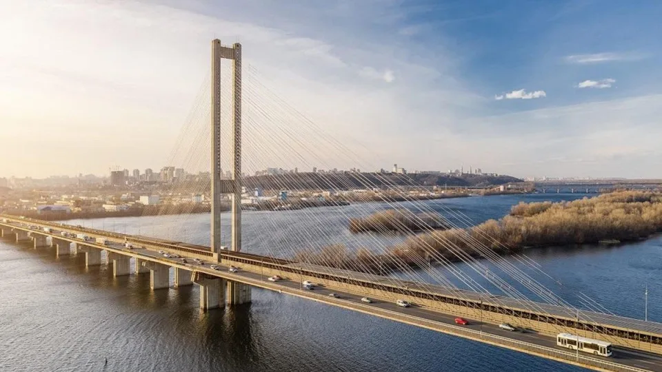 Мости Києва працюватимуть по-новому під час тривог: схема У Києві знову змінили правила руху мостами