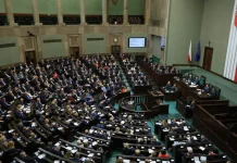 Депутатів Польщі хочуть відправляти на 58 днів військової підготовки У Польщі хочуть відправити депутатів на військову підготовку
