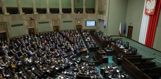 У Польщі хочуть відправити депутатів на військову підготовку