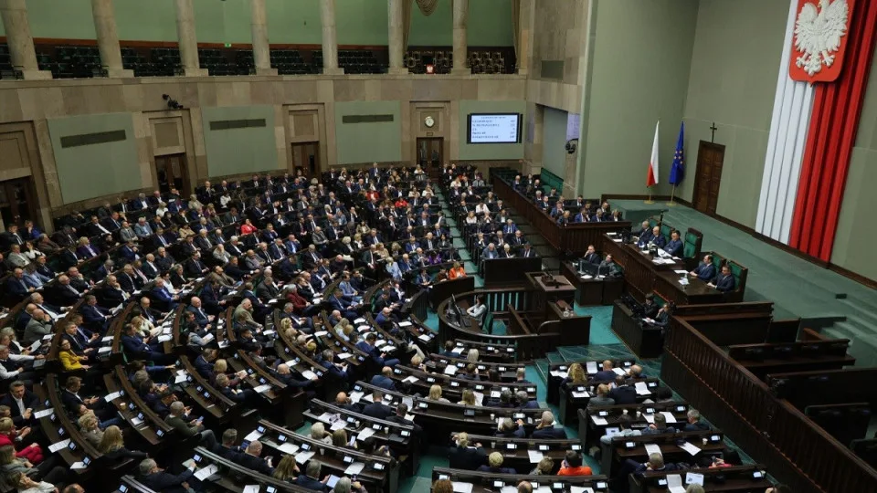There are plans to send Polish MPs on a 58-day military training course Poland is planning to send MPs on military training