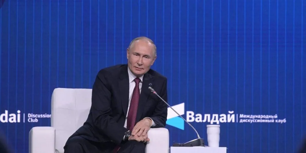 vdouho---c1280x640x0sx216s--c96e9fe5d13e6ee1a67243dc0a62ea77 Володимир Путін під час пленарної сесії міжнародного дискусійного клубу «Валдай»