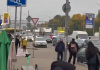 Київ скували затори після атаки РФ: обмежено рух метро, а ціни на таксі злетіли Щільний потік автомобілів та пішоходи на міській дорозі Києва
