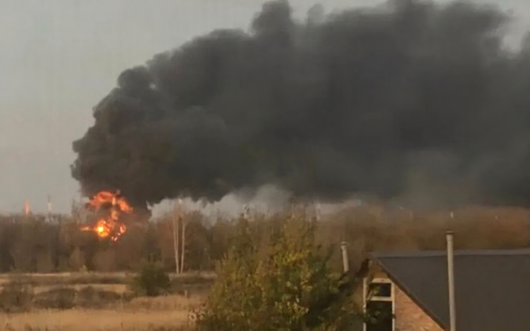 Nikolske Smoke and flames over an industrial area near Michurinsk following reports of a drone attack.