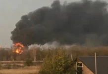 Під Мічурінськом палає нафтова станція «Нікольське»: кадри після атаки Дим і полум'я над промисловою територією поблизу Мічурінська після повідомлень про атаку безпілотників.