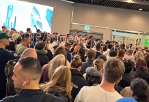 A large crowd of passengers gathered in the airport terminal amid widespread flight delays and cancellations in Moscow on 9 October 2026.