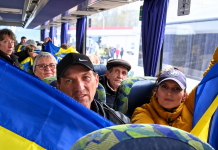 Мешканці окупованих Олешок повернулися в Україну після тривалої евакуації Евакуйовані мешканці окупованих Олешок