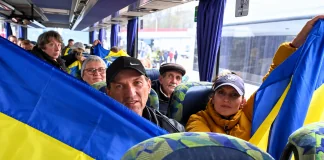 Мешканці окупованих Олешок повернулися в Україну після тривалої евакуації Евакуйовані мешканці окупованих Олешок