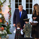 До Трампа на Геловін прийшли діти в радянських костюмах