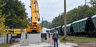 Modular shelters are being installed at railway stations in the Kyiv region Installation of modular concrete shelters alongside the railway track